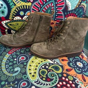 Vionic women’s size 10 Olive Lace-Up Boots